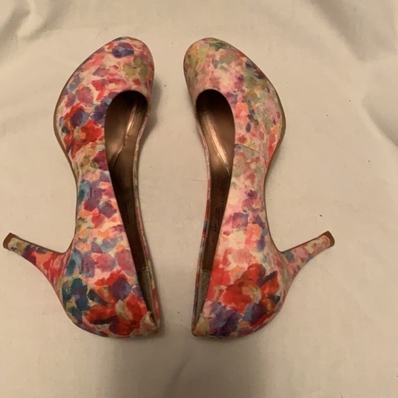 MADDEN GIRL GETTA FLORAL PUMP - Picture 6 of 11